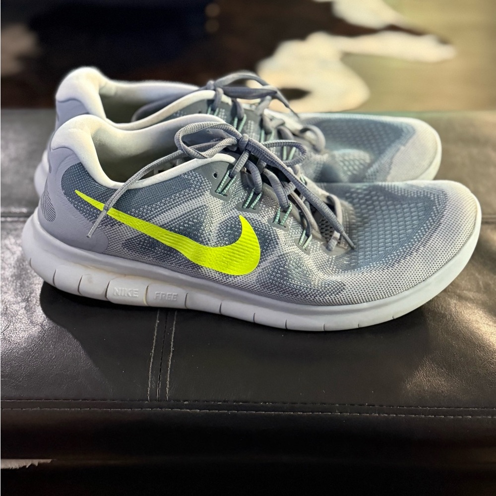 Men’s Nikes size 13
